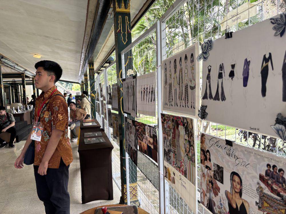 UIC Creative Showcase 2025 dengan mengusung tema Exploring The Heritage of Keraton Yogyakarta, di Pendopo Agung Hotel Royal Ambarrukmo, Kamis (16/1/2025). (IDN Times/Herlambang Jati Kusumo)