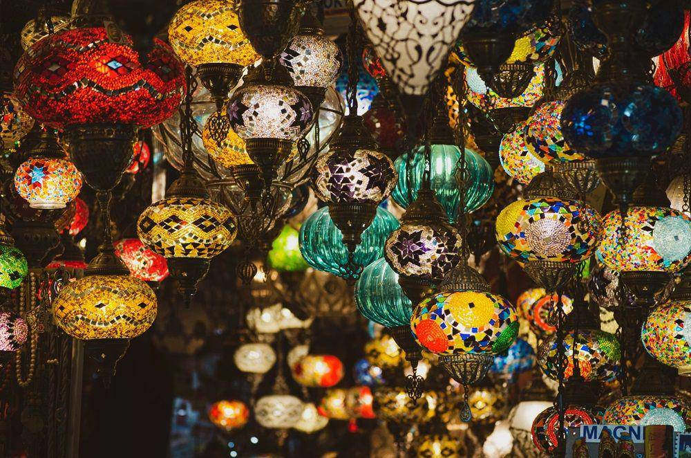 Lampion (Unsplash.com/June Andrei George)