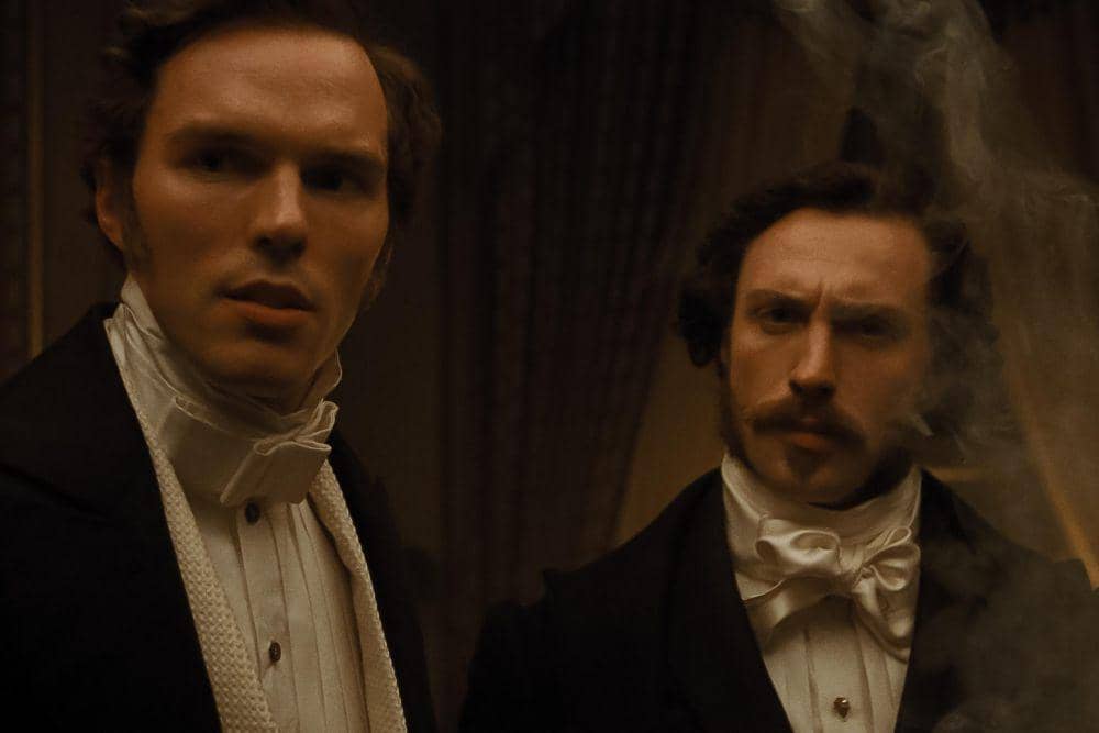 Aaron Taylor-Johnson dalam film Nosferatu (dok. Universal Pictures/Nosferatu)