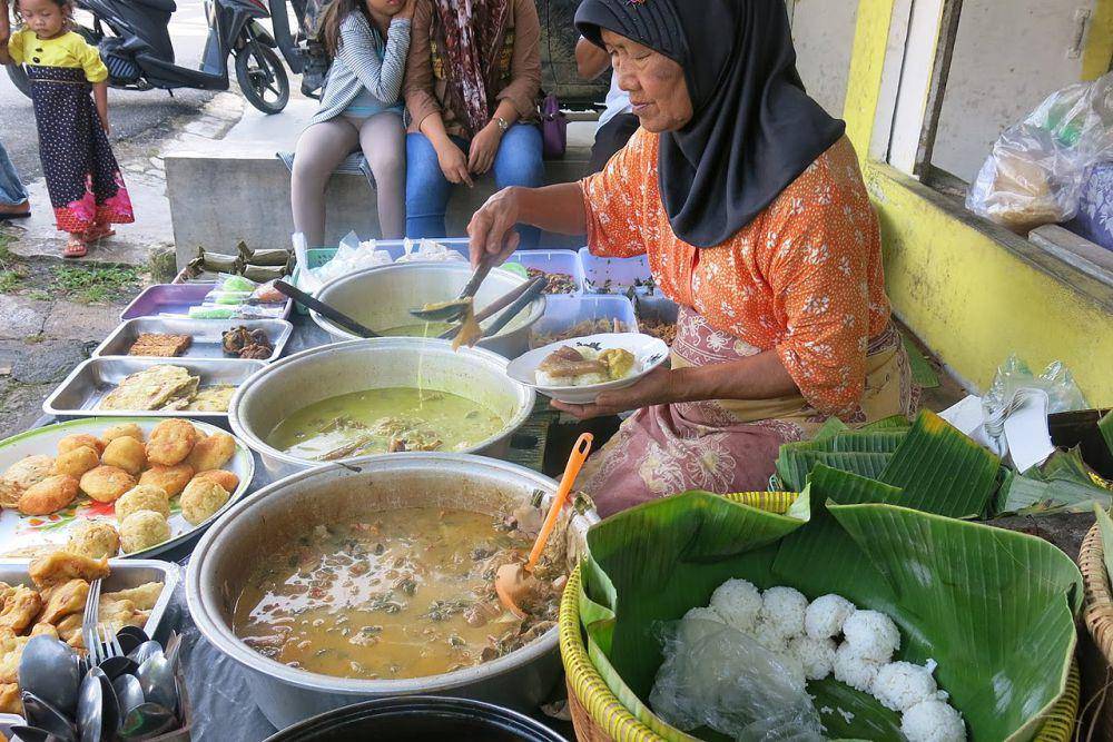 ilustrasi nasi penggel (commons.wikimedia.org/SBudiMasdar)