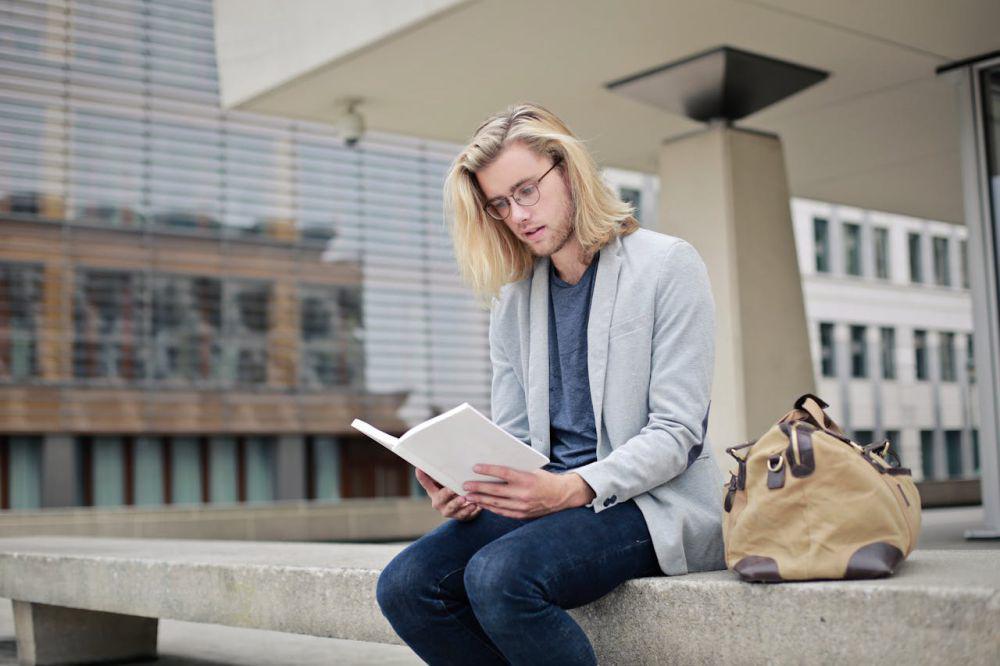 4 Tips Komunikasi agar Berkesan dari Buku Skill With People