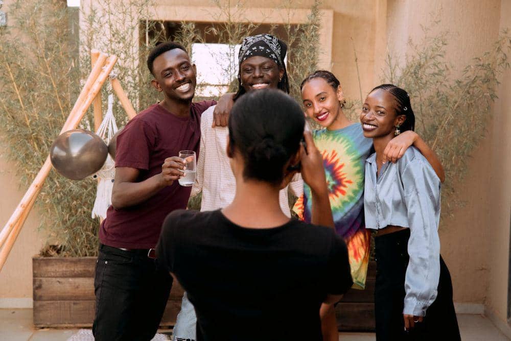 ilustrasi hangout bersama teman (pexels.com/PICHA)