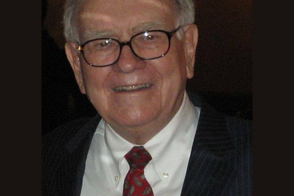 7 Rahasia Warren Buffett Membangun Kekayaan meski Gaji Standar