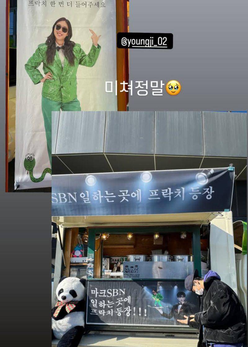 potret Mark NCT di depan food truck yang dikirim Lee Young Ji (instagram.com/onyourm__ark)