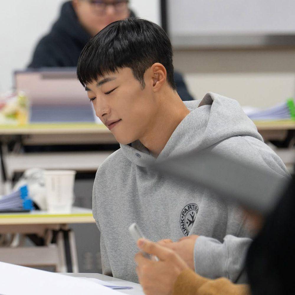 potret Woo Do Hwan di pembacaan naskah drakor Bloodhounds 2 (instagram.com/netflixkr)