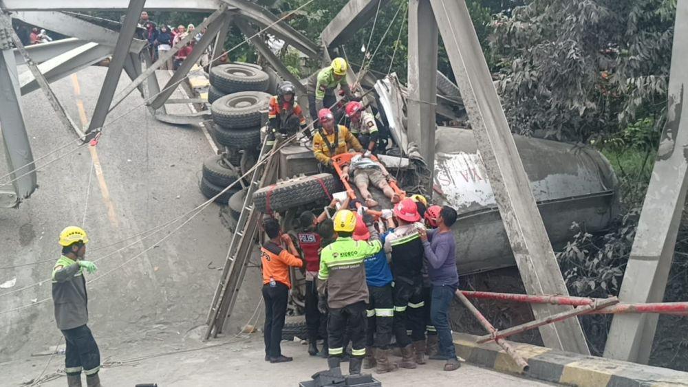 Jembatan Busui Ambruk, Kideco Buka Jalan Alternatif untuk Masyarakat