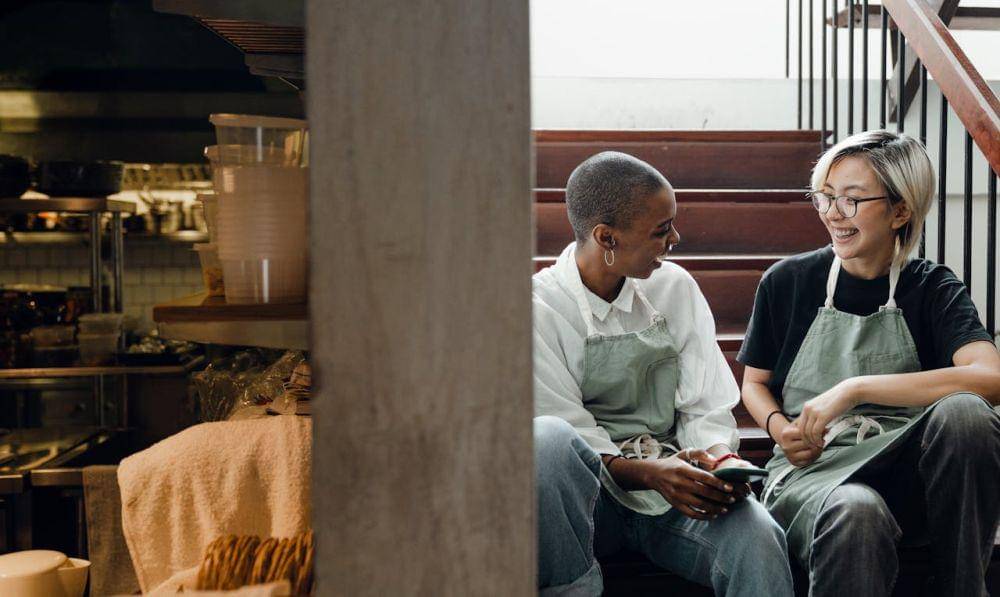 ilustrasi orang berinteraksi (pexels.com/Ketut Subiyanto)