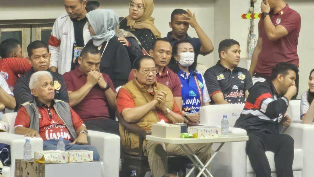 SBY saat menonton Jakarta LavAni di GOR Ken Arok Malang pada Jumat (17/1/2025). (IDN Times/Rizal Adhi Pratama)