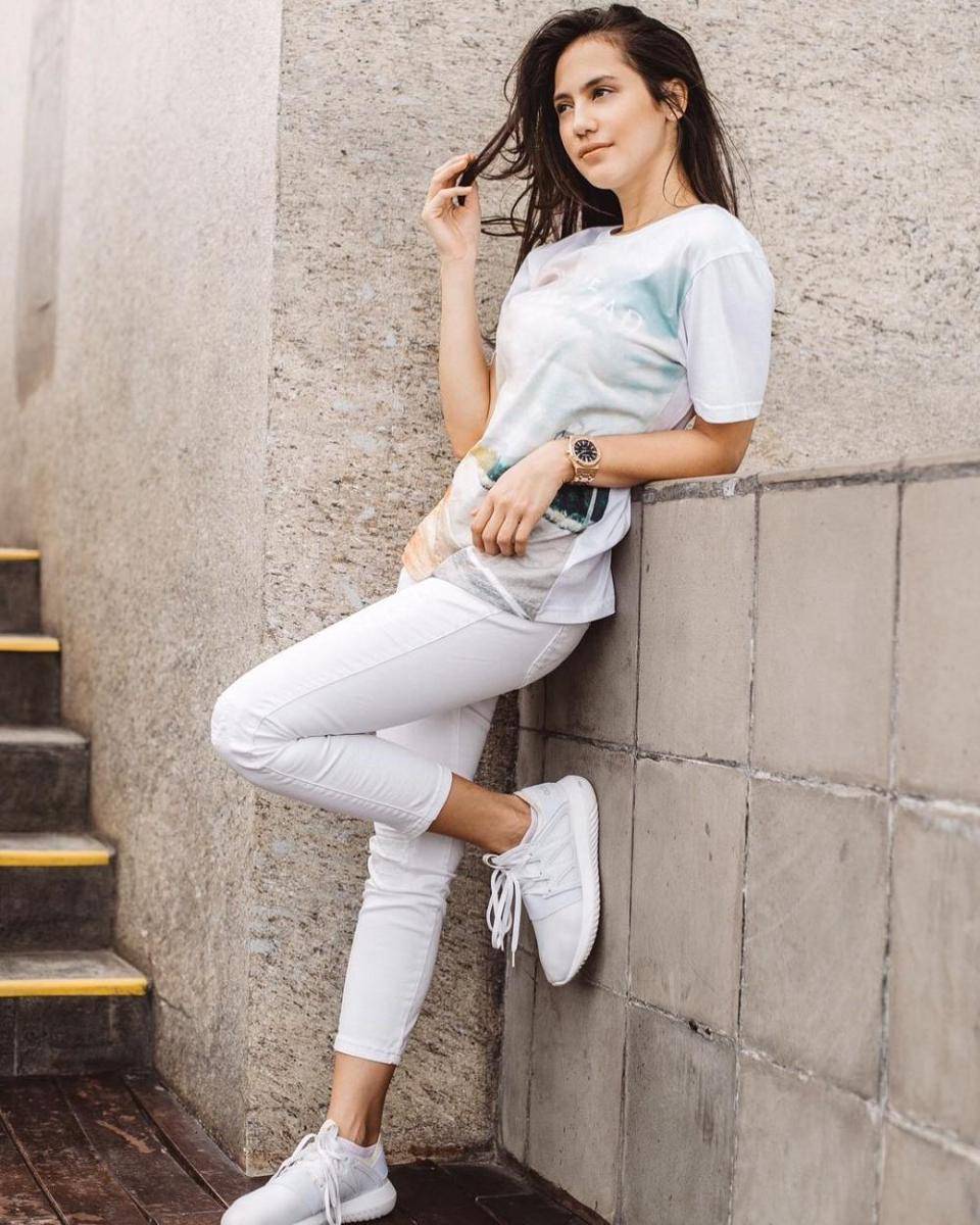 inspirasi lazy outfit style ala Pevita Pearce (instagram.com/pevpearce)