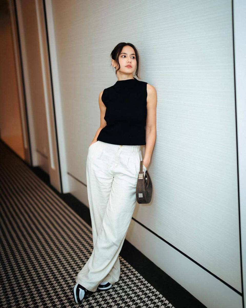inspirasi lazy outfit style ala Pevita Pearce (instagram.com/pevpearce)