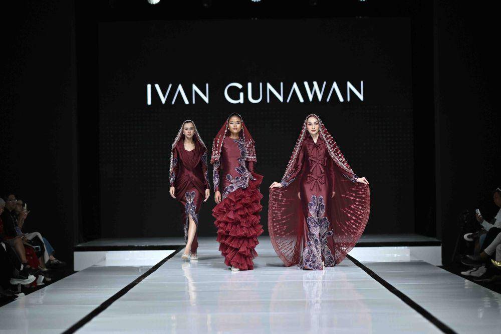 Ragam koleksi Ivan Gunawan di Opening Garis Poetih 2024. 16 Januari 2025. (Dok. Garis Poetih)