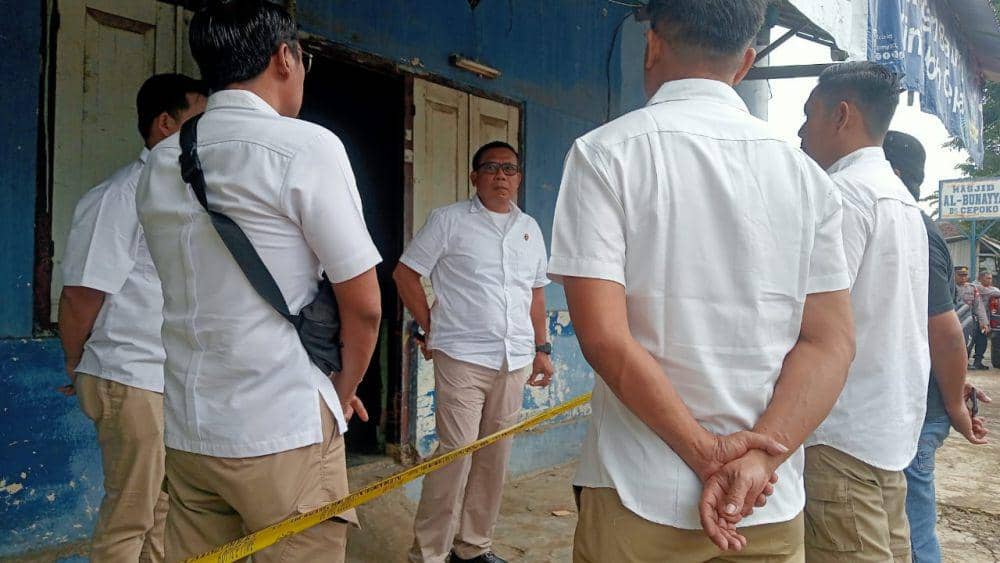 Tengah AKP Joko Santoso Kasat Reskrim Polres Magetan saat olah TKP. IDN Times/ Riyanto.