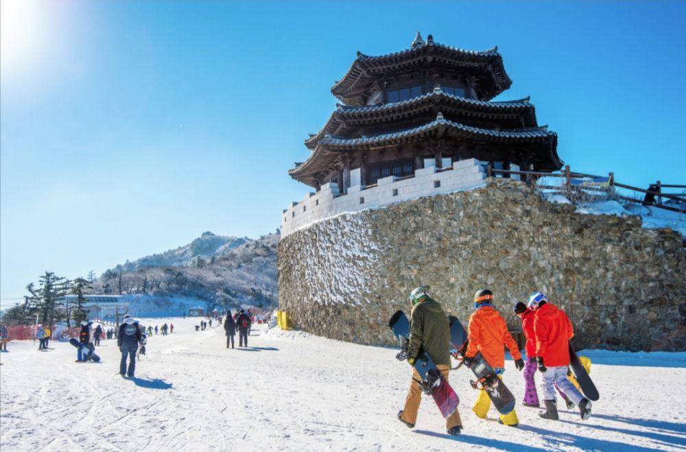Muju Deogyusan Ski Resort (freepik.com/tawatachai)