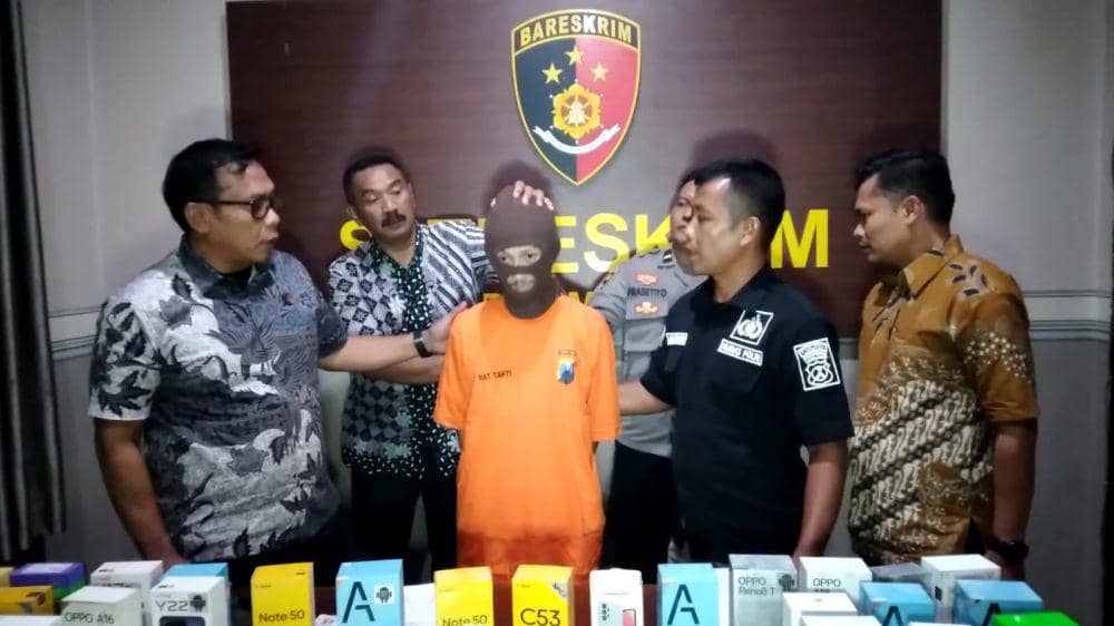 Satu pelaku pencurian di counter dan service handphone di Magetan tertangkap. IDN Times/ Riyanto.