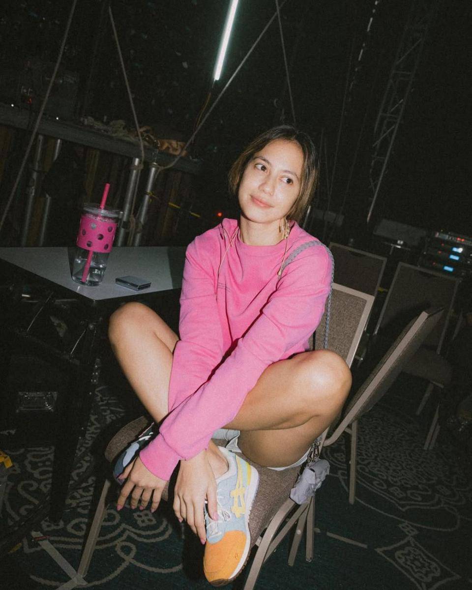 inspirasi lazy outfit style ala Pevita Pearce (instagram.com/pevpearce)