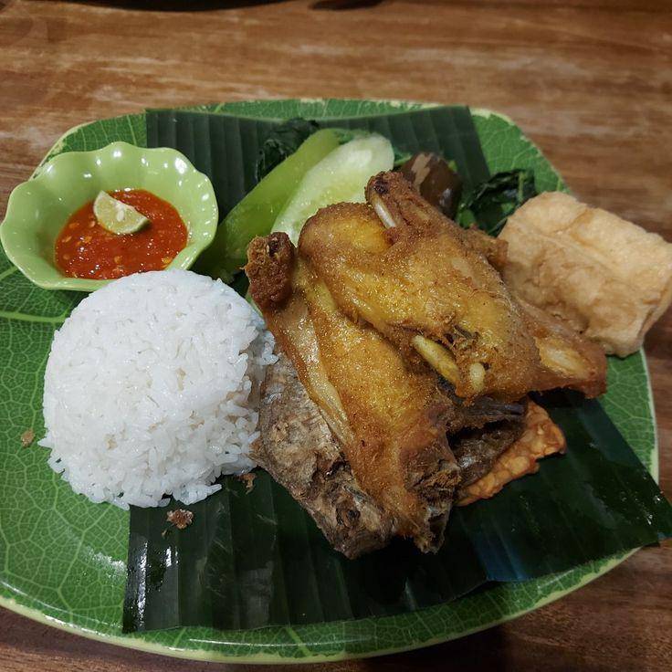 Ilustrasi Nasi Tempong (https://id.pinterest.com/ajierlangga/)