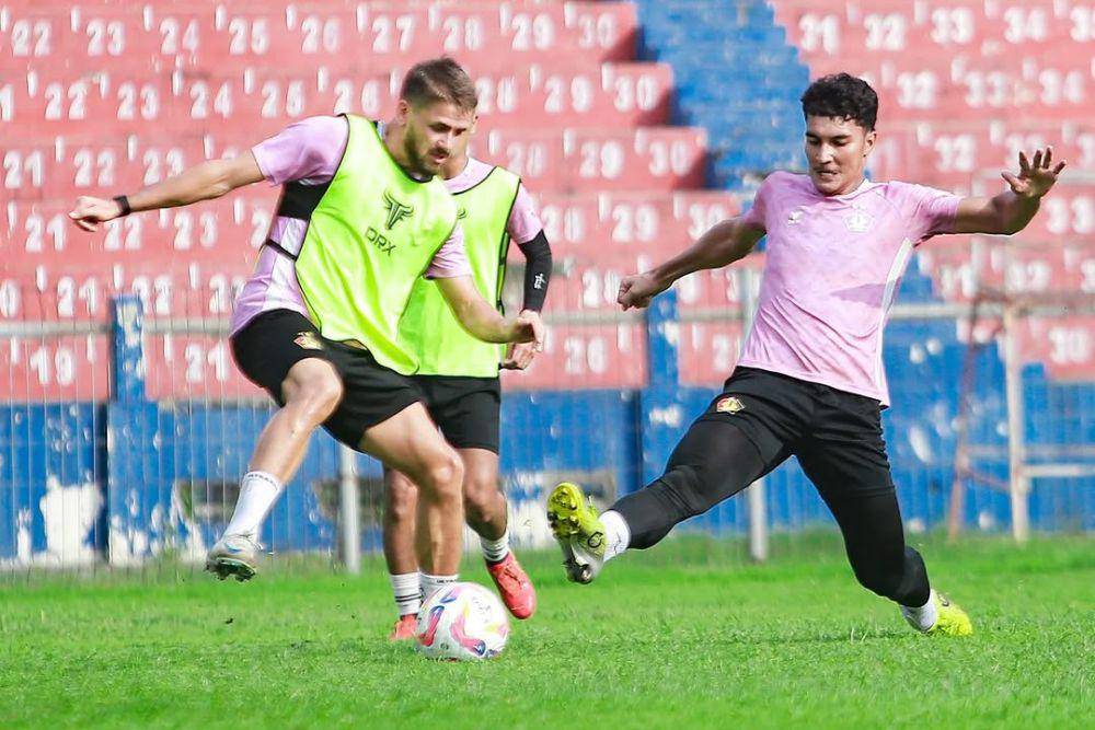 Pemain Persik Kediri dalam sesi latihan pada Kamis (16/1/2025). (instagram.com/persikfcofficial)