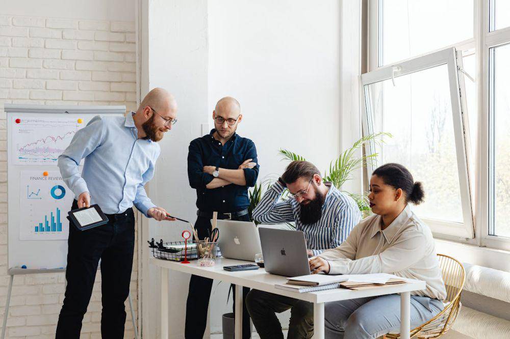 Ilustrasi suasana kerja. (Pexels.com/Photo By: Kaboompics.com)