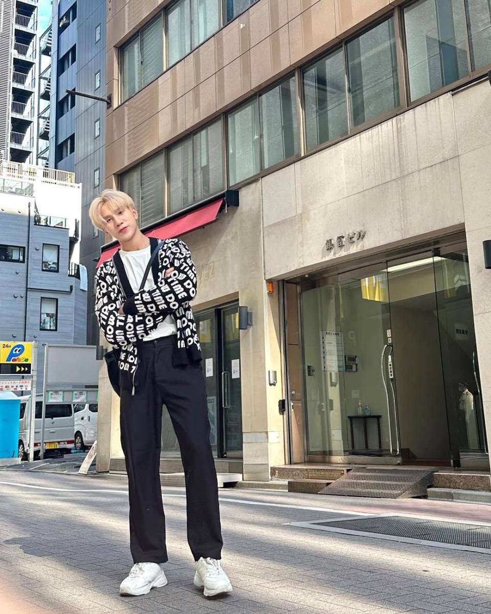 styling cardigan knit ala Chanakan Daungjan (instagram.com/pplyplyy)