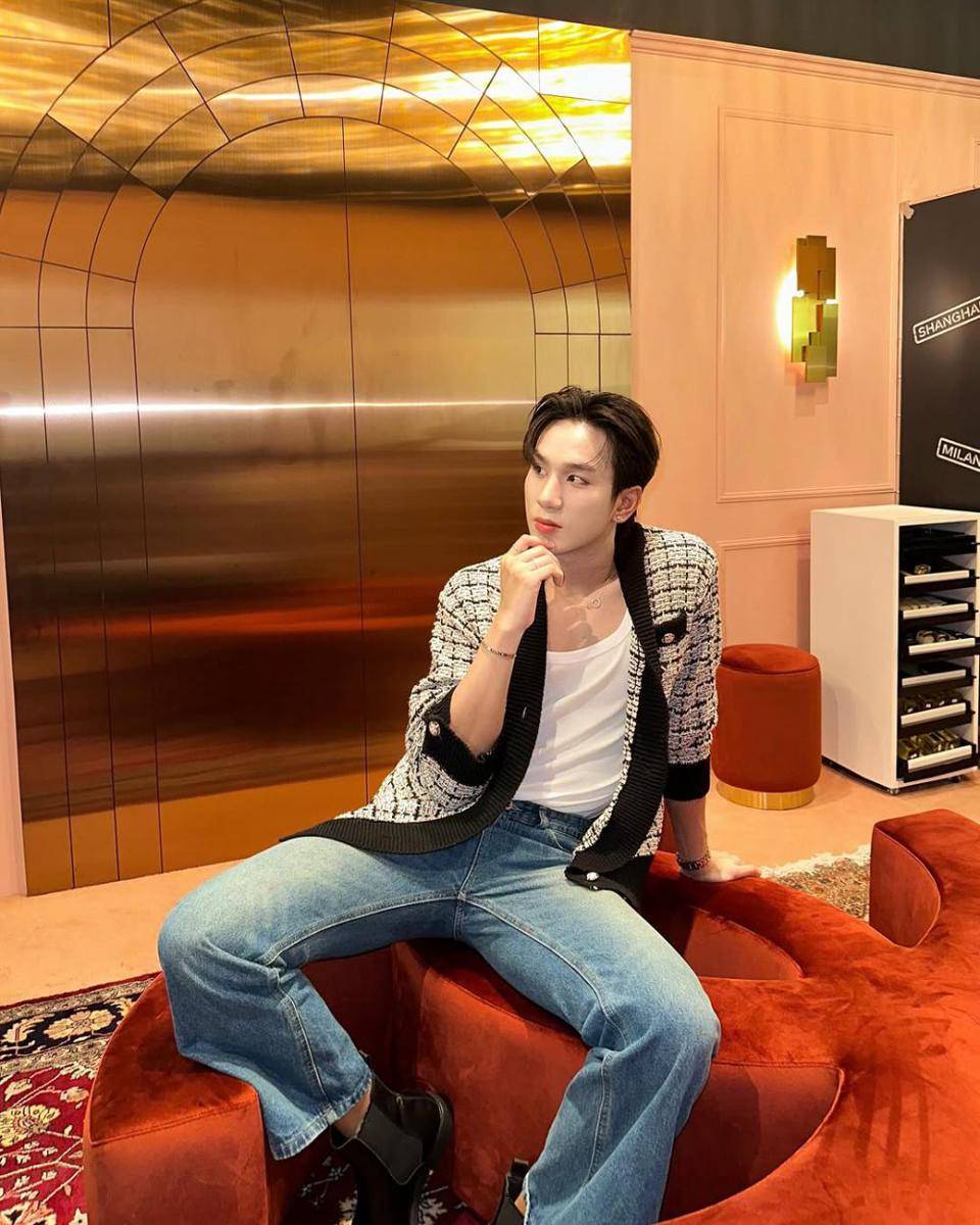 styling cardigan knit ala Chanakan Daungjan (instagram.com/pplyplyy)