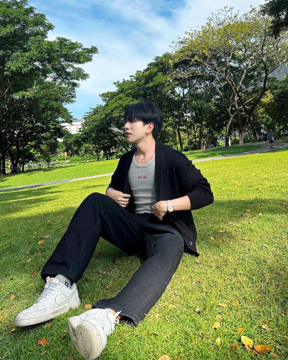 styling cardigan knit ala Chanakan Daungjan (instagram.com/pplyplyy)