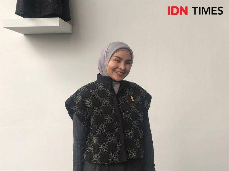 Potret Ria Miranda di Opening Garis Poetih 2025. (16 Januari 2025). (IDN Times/Hani Safanja)