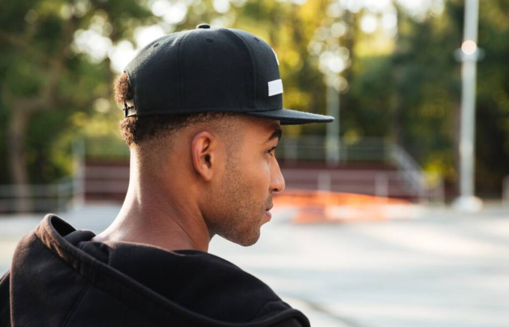 ilustrasi topi baseball (freepik.com/drobotdean)