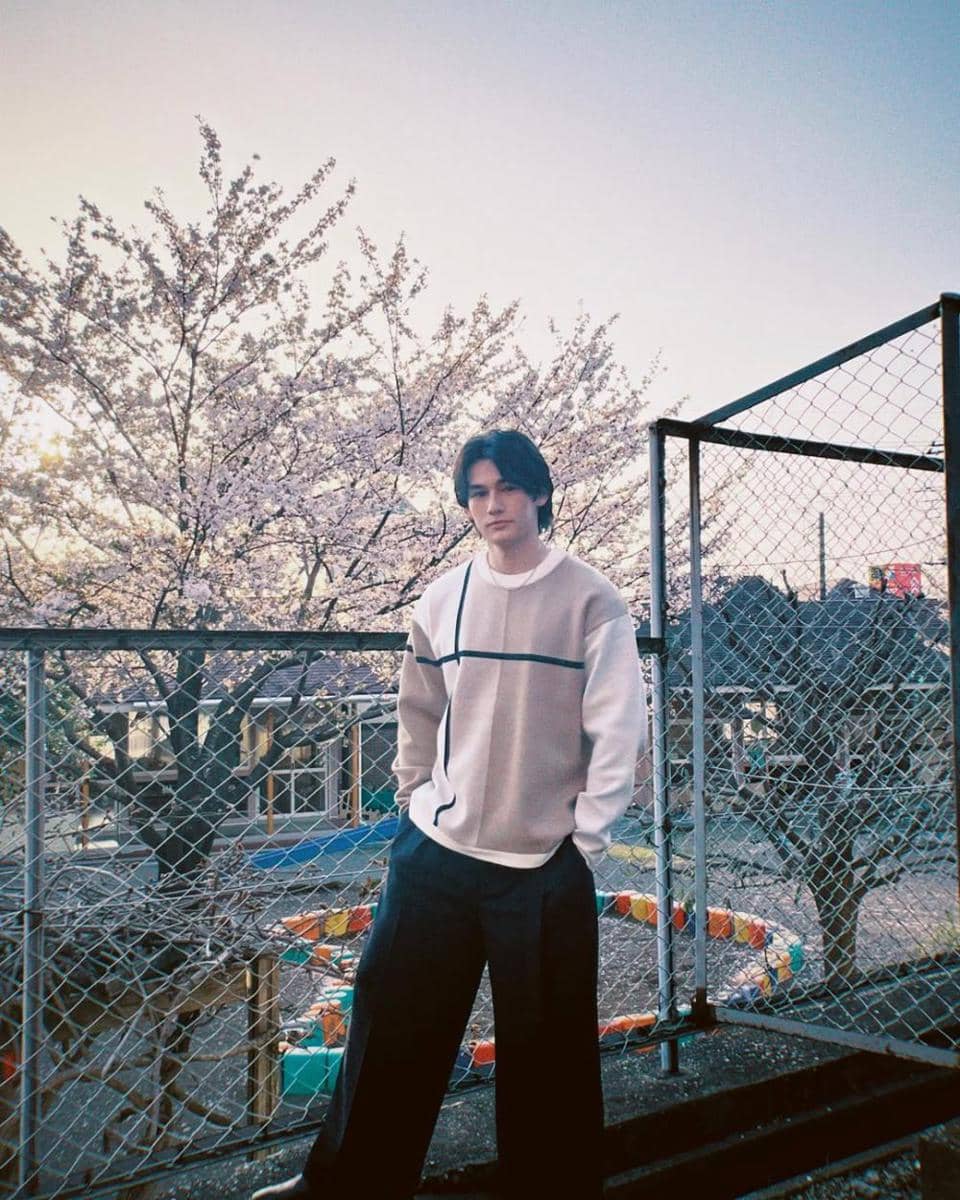 outfit street style kekinian ala Perth Nakhun (instagram.com/perth_ss)