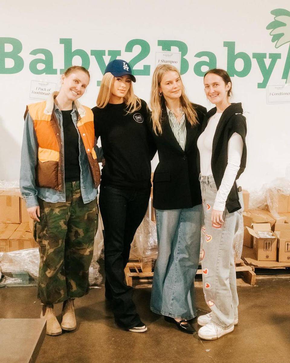 momen Paris Hilton jadi relawan korban kebakaran Los Angeles (instagram.com/parishilton)