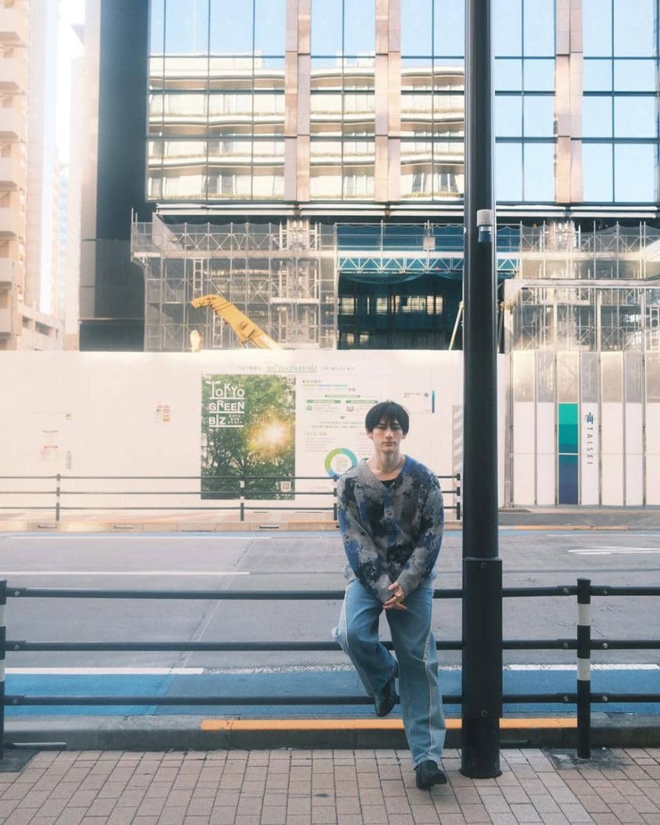 outfit street style kekinian ala Perth Nakhun (instagram.com/perth_ss)