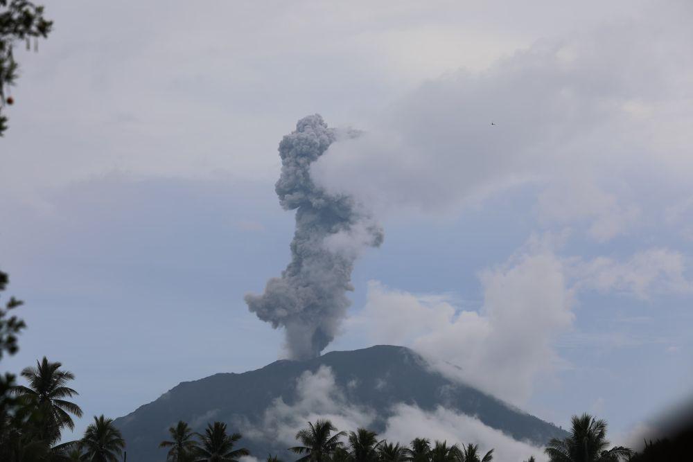 Gunung Ibu di Halmahera Barat 8 Kali Erupsi Sejak Jumat Pagi