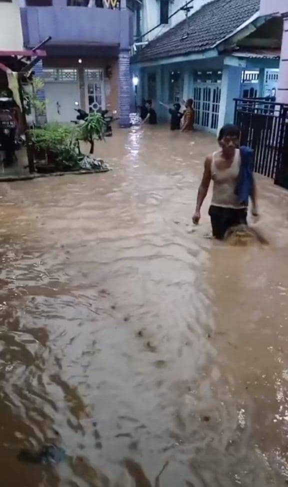 Hujan deras mengguyur Kota Bandar Lampung, Jumat (17/1/2025). (Tangkapan Layar).