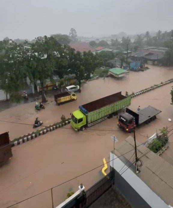 Hujan deras mengguyur Kota Bandar Lampung, Jumat (17/1/2025). (Tangkapan Layar).