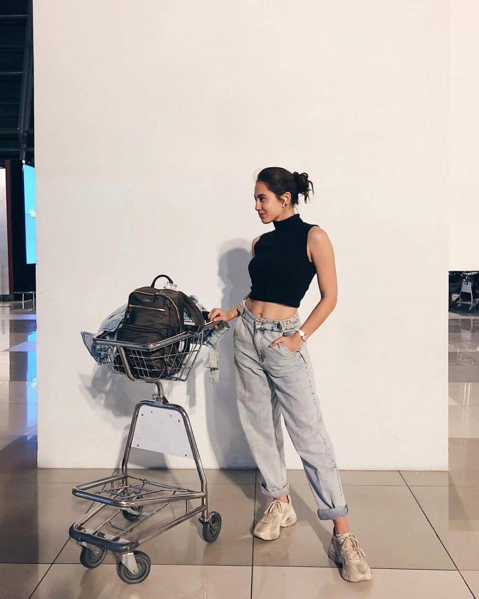 inspirasi lazy outfit style ala Pevita Pearce (instagram.com/pevpearce)
