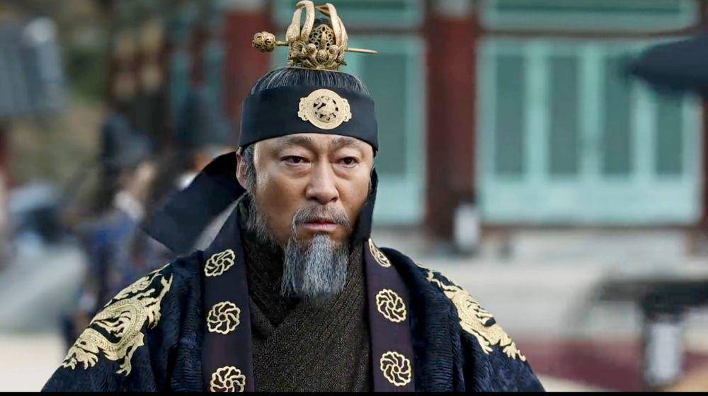 Cuplikan drama The Queen Who Crowns (dok. tvN/The Queen Who Crowns)