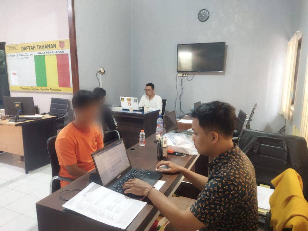 RA tersangka perampokan di penginapan wilayah Kepanjen. (Dok. Humas Polres Malang)