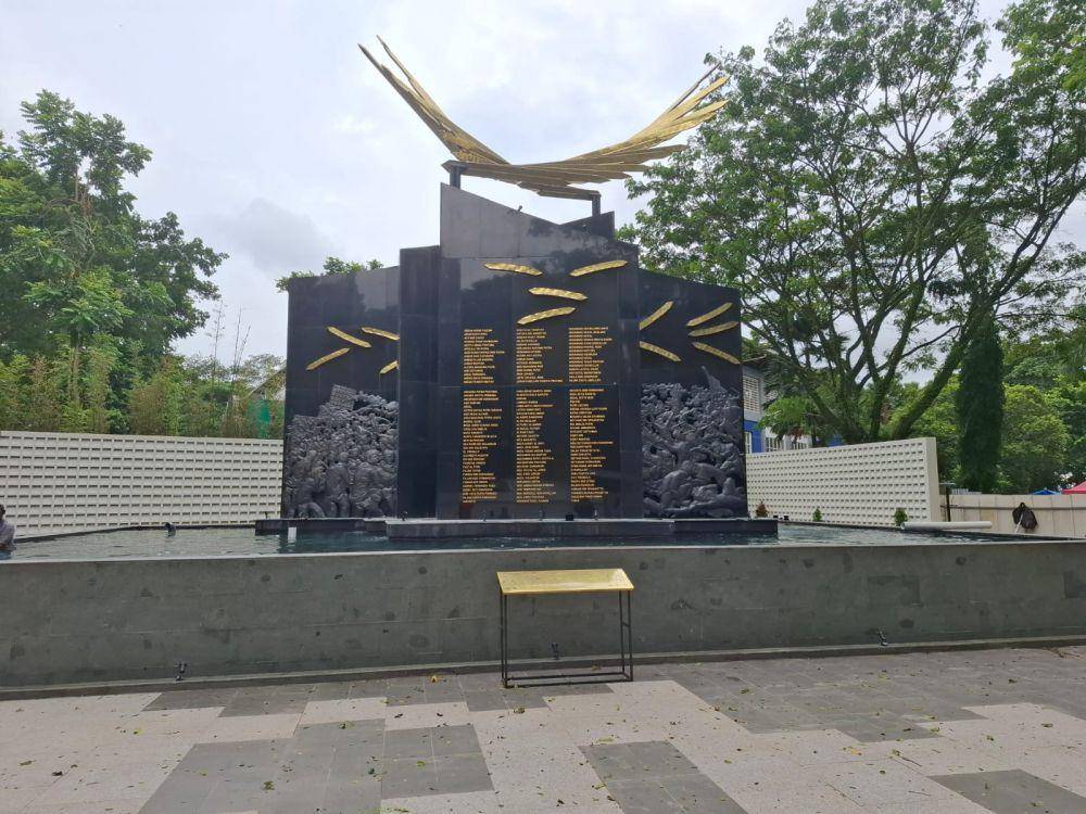 Bentuk monumen Tragedi Kanjuruhan. (IDN Times/Rizal Adhi Pratama)