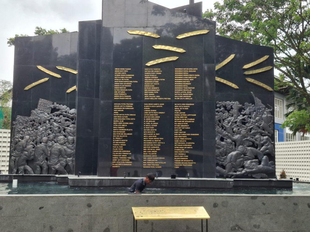 Bentuk monumen Tragedi Kanjuruhan. (IDN Times/Rizal Adhi Pratama)