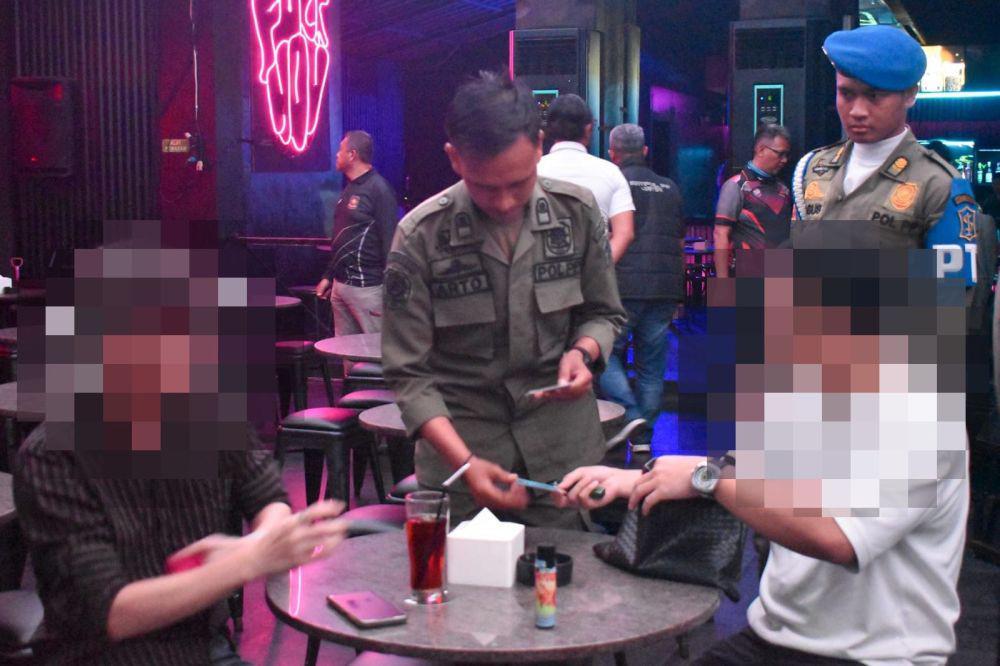 87 Orang Pengunjung Club di Surabaya Dites Urine, 7 Orang Positif