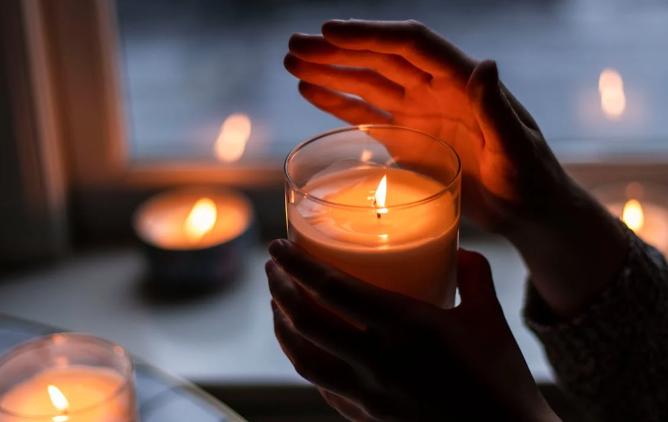 7 Cara Efektif Merawat Lilin Awet dan Tahan Lama, Taburkan Garam!