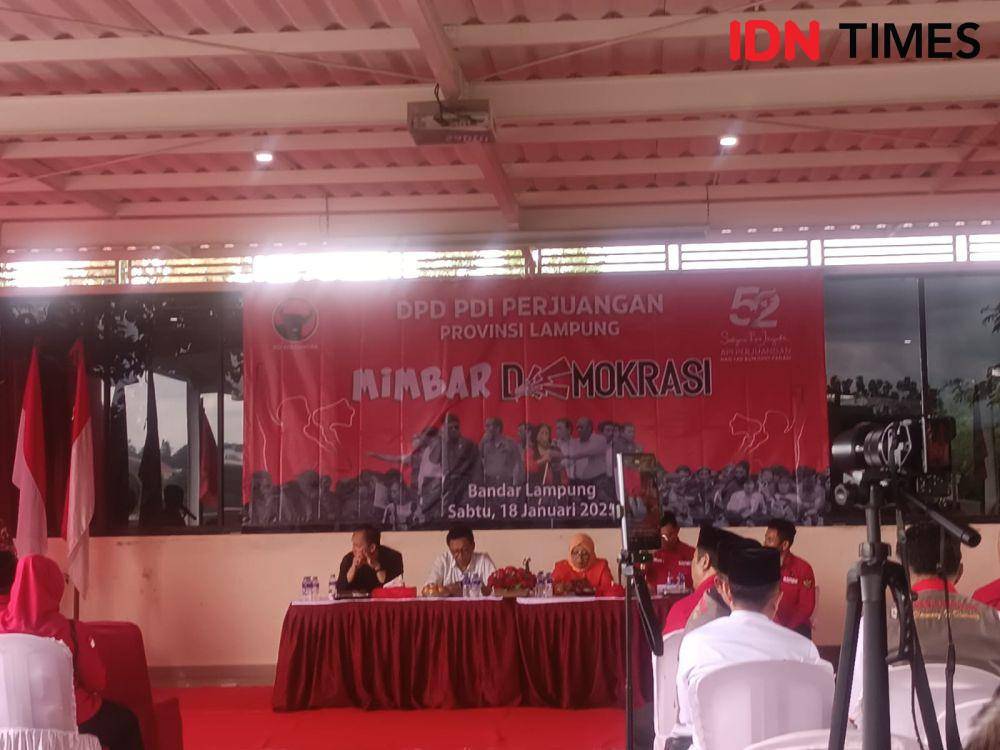 Kegiatan mimbar demokrasi HUT 52 PDI Perjuangan di kantor DPD PDIP Lampung. (IDN Times/Tama Yudha Wiguna).