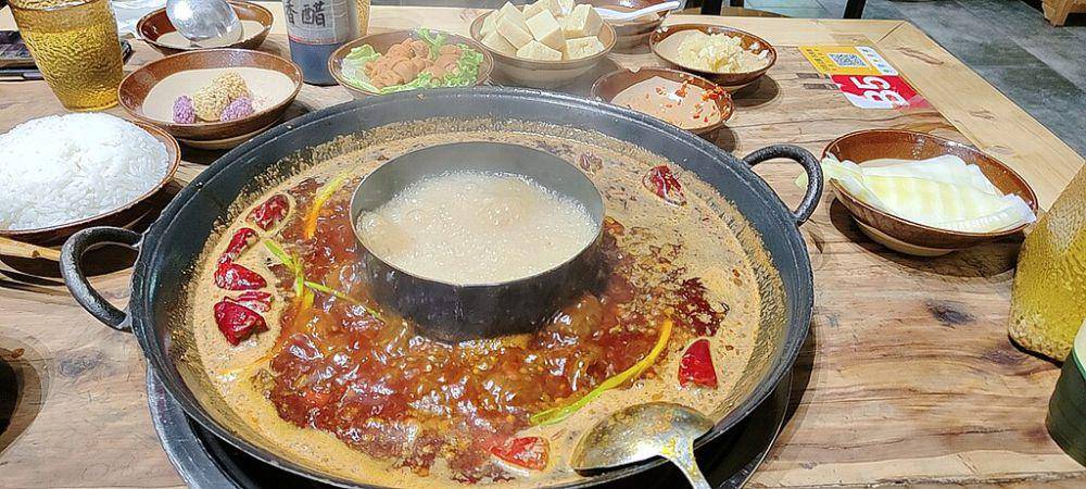 ilustrasi sichuan hotpot (commons.wikimedia.org/Fumikas Sagisavas)