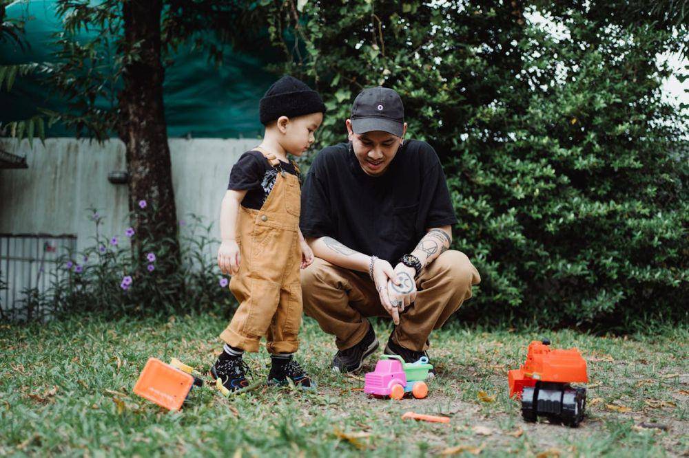 ilustrasi bermain bersama anak (pexels.com/Ketut Subiyanto)