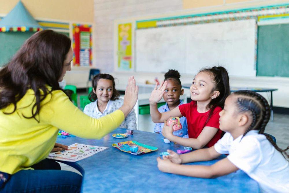 5 Alasan Siswa Bisa Lebih Terbuka dengan Guru Dibanding Orang Tua