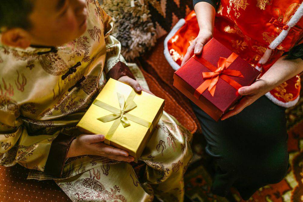 Ilustrasi hampers imlek (pexels.com/RDNE Stock project)