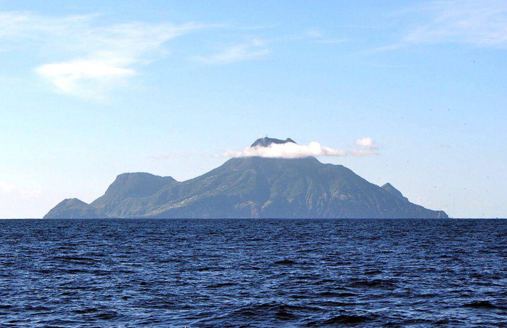 Gunung Scenery (commons.wikimedia.org/Richie Diesterheft)