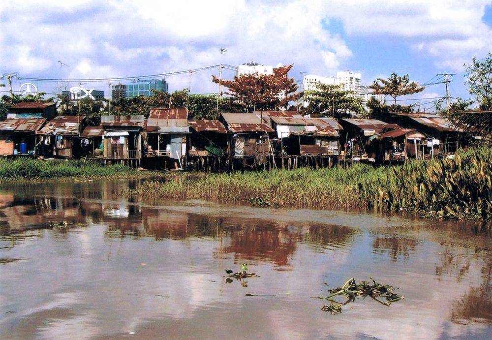 Pemukiman Kumuh di Tepian Sungai (pixabay.com)