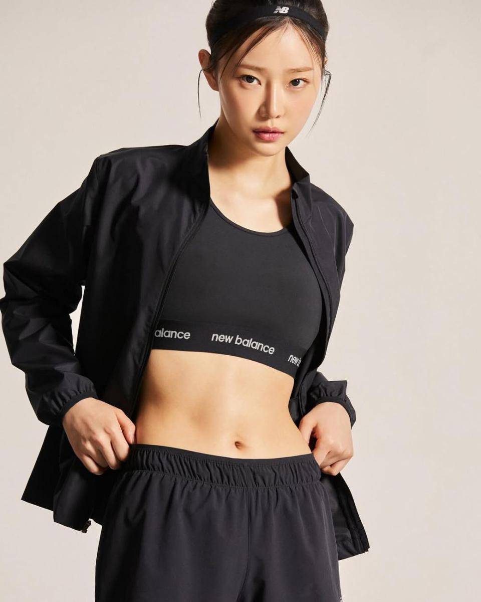 Lee Si An dalam pemotretan new balance (instagram.com/youseeany)