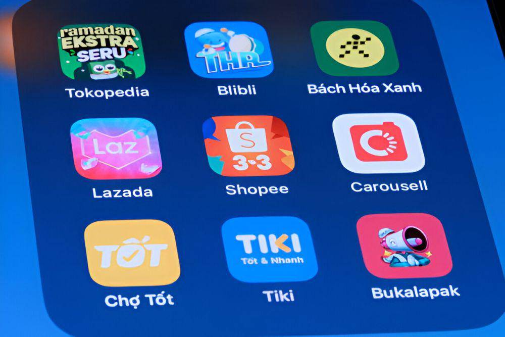 Ilustrasi Gambar CloseUp Platform Belanja Online (istockphoto.com)