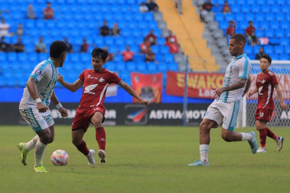 Salah satu momen laga pekan ke-19 BRI Liga 1 2024/2025 antara PSM Makassar versus PSBS Biak pada 18 Januari 2025. (Dok. Ofisial PSM Makassar/Agung Dewantara)